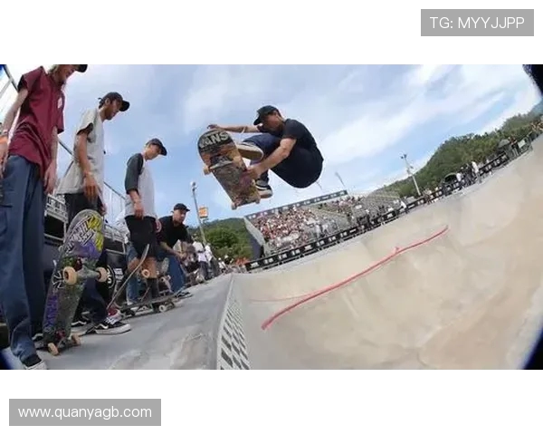 上海攀岩队在世界滑板锦标赛中的团队协作展现出色表现与潜力分析 上海攀岩队在世界滑板锦标赛中的团队协作展现出色表现与潜力分析