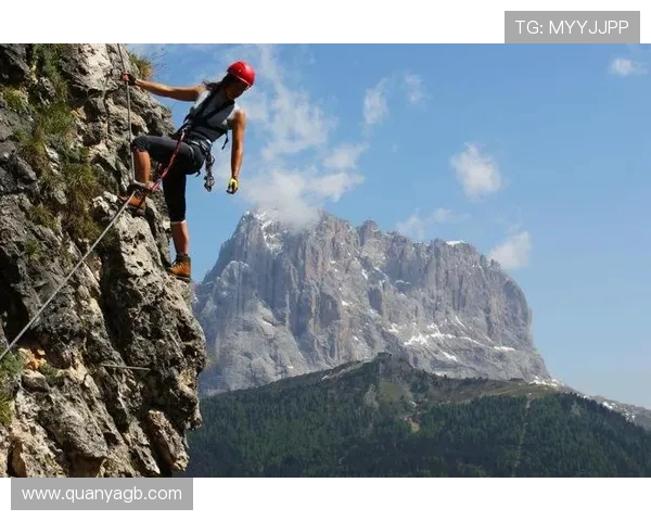 王秀英亲授攀岩技巧与心得分享助你征服高峰 王秀英亲授攀岩技巧与心得分享助你征服高峰