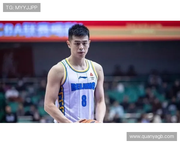 方硕在篮球赛场上的崛起与挑战解析，如何成为新一代球员的榜样