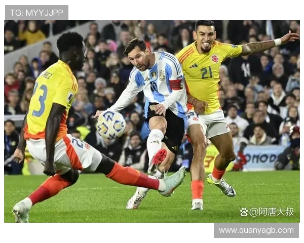 波兰与哥伦比亚激战正酣开球时刻即将来临 波兰与哥伦比亚激战正酣开球时刻即将来临