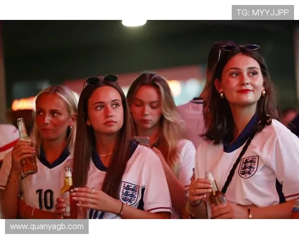 英甲福利特迎战桑德兰全力争胜双方球迷期待精彩对决 英甲福利特迎战桑德兰全力争胜双方球迷期待精彩对决