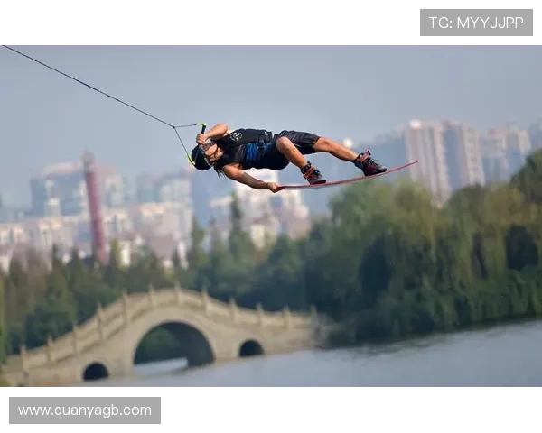 成都极限运动队边路渗透策略分析及其成败得失探讨